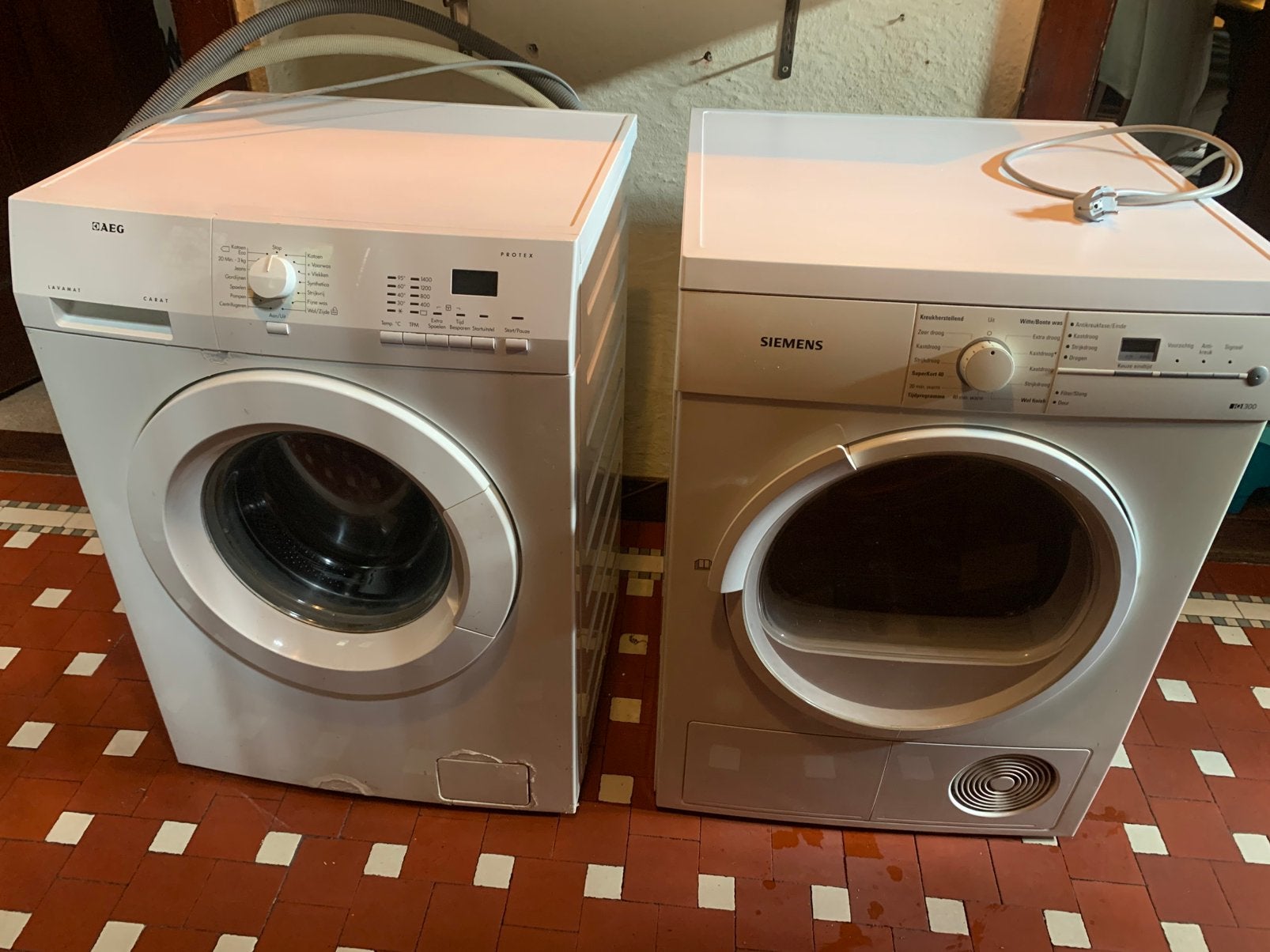 AEG wasmachine en Siemens droger te koop, Ophalen, 1200 tot 1600 toeren, Gebruikt, 8 tot 10 kg