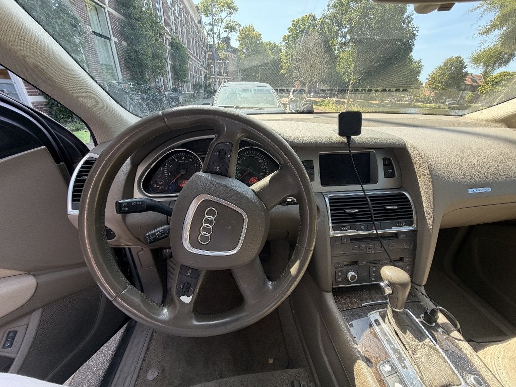Audi Q7  (2008) Grijs metallic, Auto's, Audi, Automaat, Beige, 7 stoelen, Leder