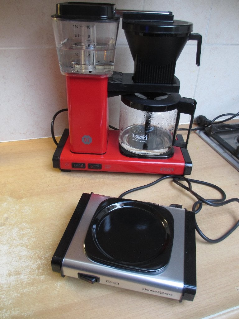 DE Koffiezetapparaat Moccamaster Technivorm in porsche rood, Gebruikt, Koffiemachine, Gemalen koffie, Ophalen of Verzenden