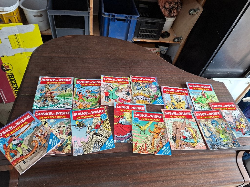 14 stuks nieuwere en in nieuwstaat suske en wiske strips, Meerdere stripboeken, Ophalen of Verzenden, Gelezen