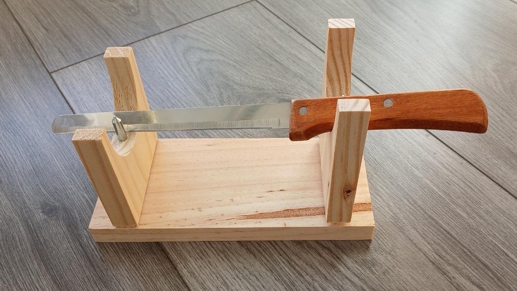 houder om gerookte ham te snijden, Hout, Geel, Snij-/serveerplank, Nieuw