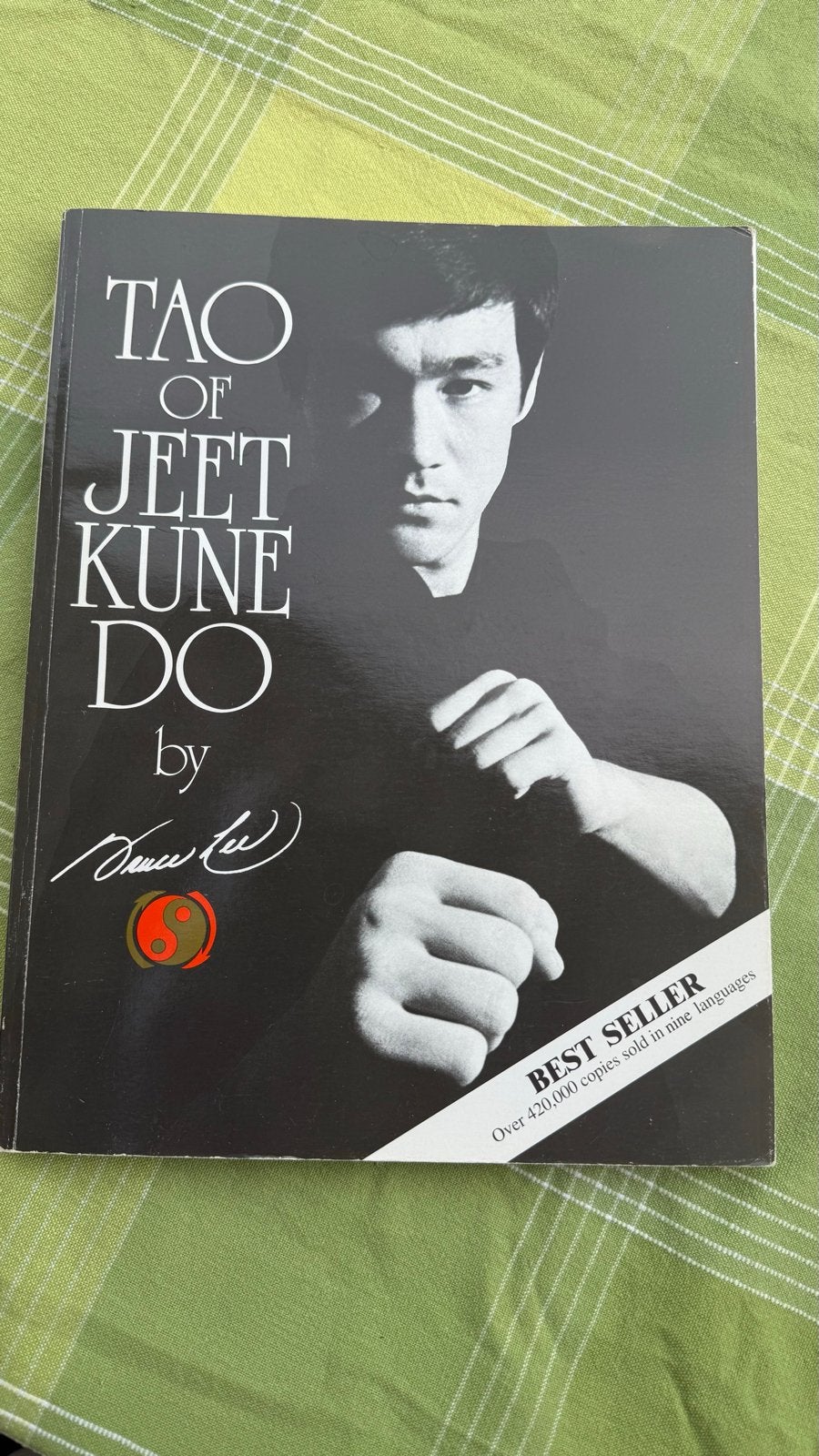 Tao of Jeet Kune Do - Bruce Lee (Engels), Boeken, Ophalen of Verzenden, Gelezen, Vechtsport
