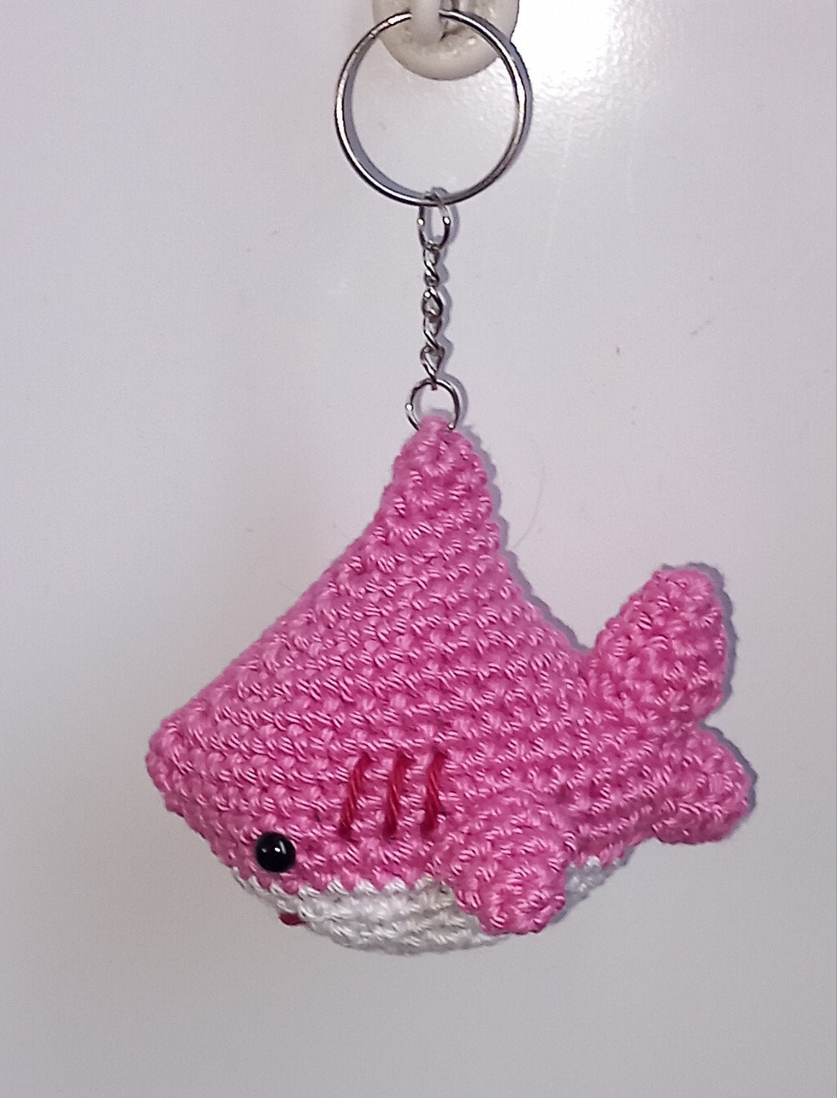 Leuke roze gehaakte haai sleutelhanger, Ophalen of Verzenden, Nieuw, Dier of Natuur