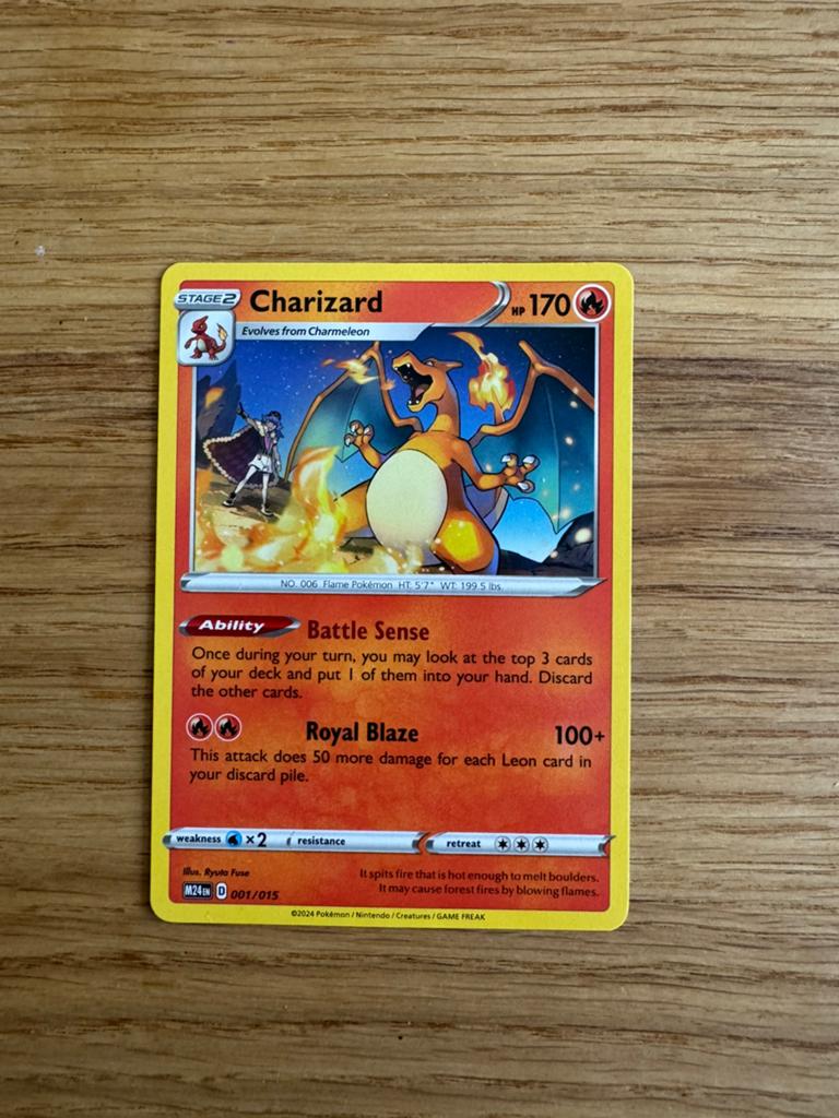 Charizard Pokémon kaart 001/015 - Nieuwstaat, Hobby en Vrije tijd, Verzamelkaartspellen | Pokémon, Ophalen of Verzenden, Nieuw