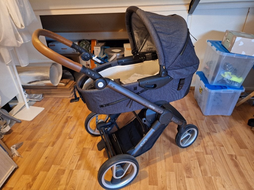 Mutsy kinderwagen combi wandelwagen 199 euro, Kinderen en Baby's, Kinderwagens en Combinaties, Ophalen, Verstelbare duwstang, Zo goed als nieuw