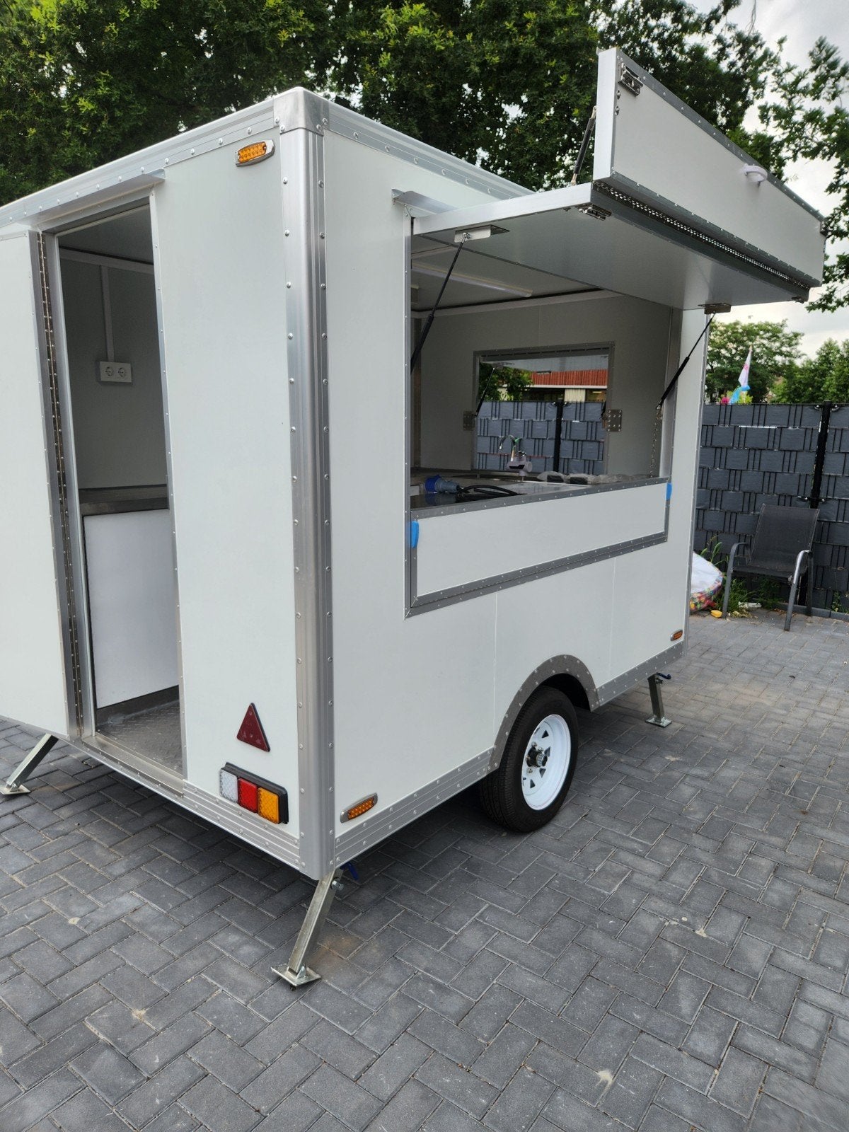 Foto 3 van Nieuwe Foodtrailer/Verkoopwagen - Direct Beschikbaar