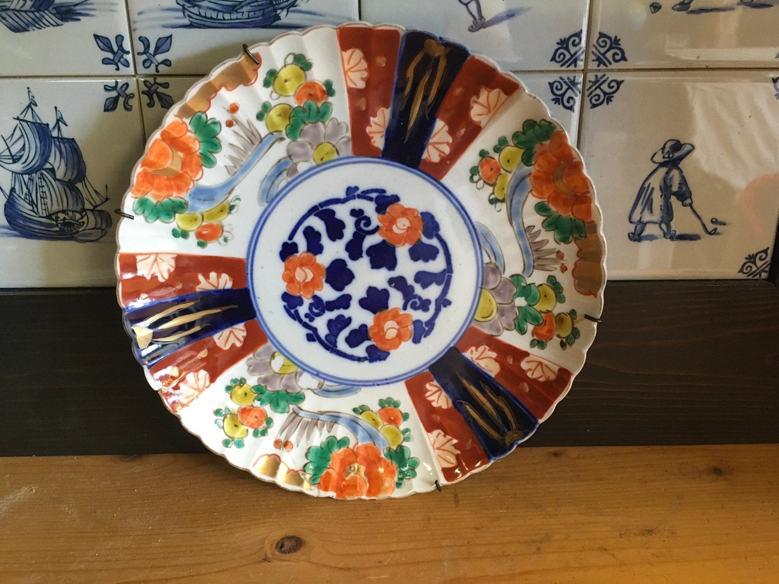 Antiek Imari Schotel - Geplakt, 22 cm diameter, Ophalen of Verzenden