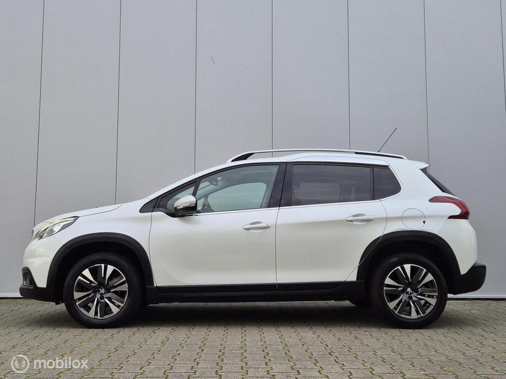 PEUGEOT 2008 1.2 PURETECH ALLURE/PANO/CAMERA/TREKHAAK/HALF L, Voorwielaandrijving, Euro 6, Bedrijf, Handgeschakeld