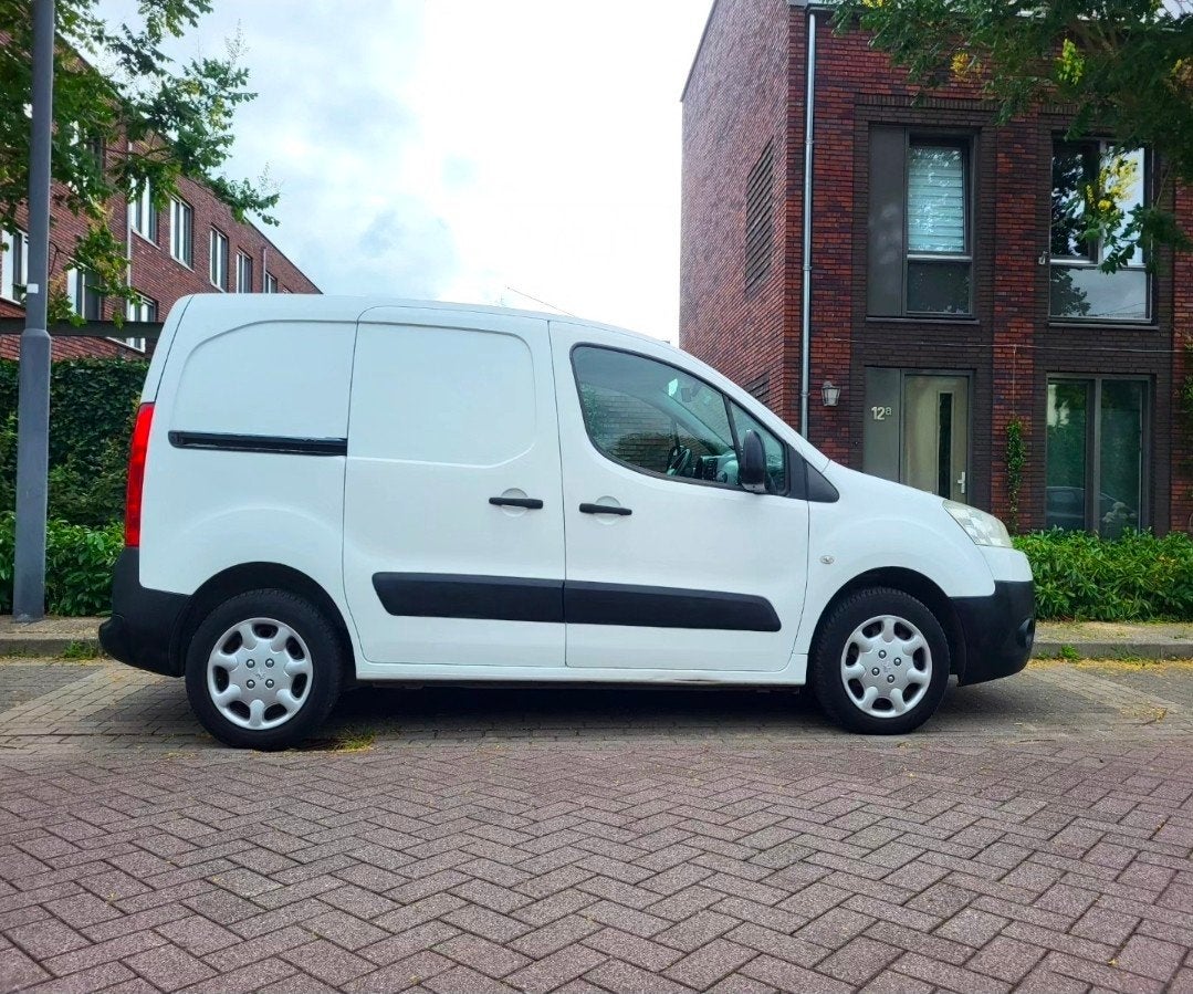 Peugeot partner ideale klus-of kampeerbus benzine, Auto's, Bestelauto's, Voorwielaandrijving, 4 cilinders, Wit, Handgeschakeld