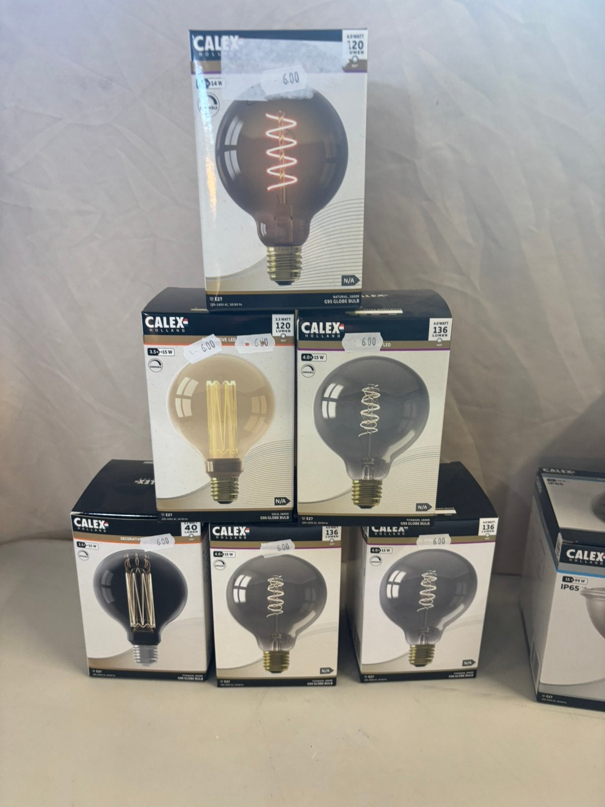 Ook verlichting met 50 procent korting bij Retourenloeren, Huis en Inrichting, Ophalen, Led-lamp, E27 (groot), Zo goed als nieuw