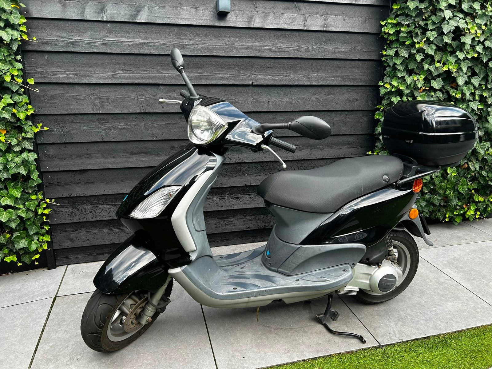 Piaggio Fly 125cc brom nette staat!, Fietsen en Brommers, Scooters | Piaggio, Zo goed als nieuw, Fly, Benzine, Ophalen