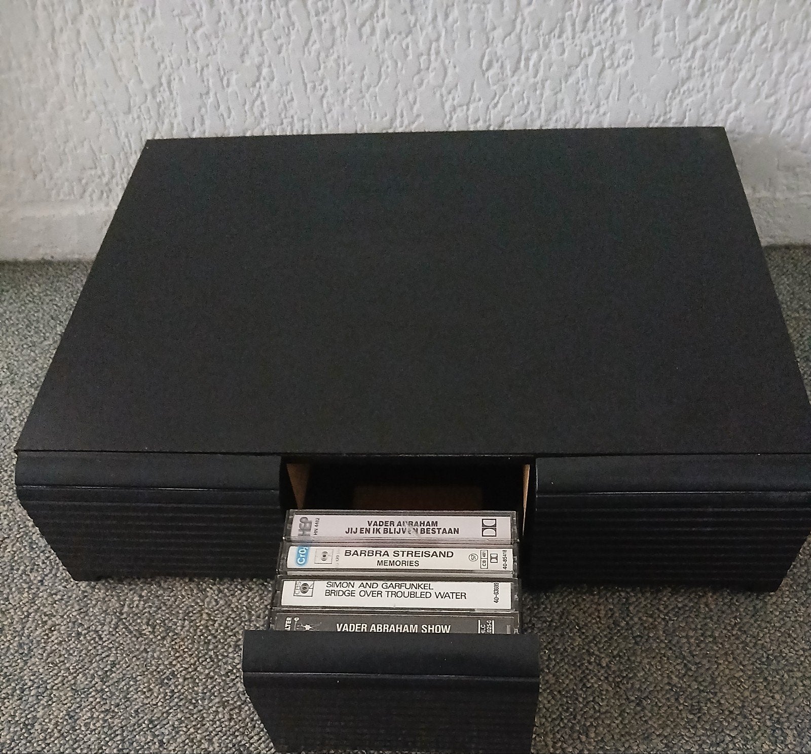 Cassette Ladeblok geschikt voor 42 Cassettes, Ophalen of Verzenden, Zo goed als nieuw, Overige genres, 1 bandje