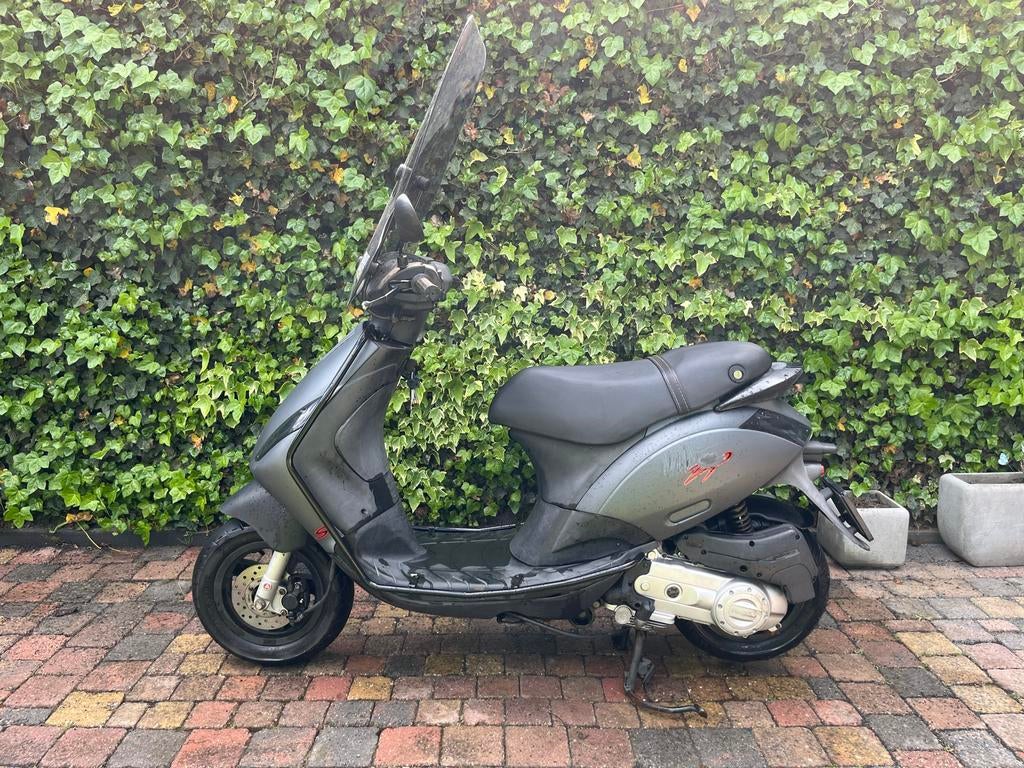 Piaggio Zip Scooter - Grijs, Goed Onderhouden- 2020- malossi, Ophalen, Gebruikt, Zip, Benzine