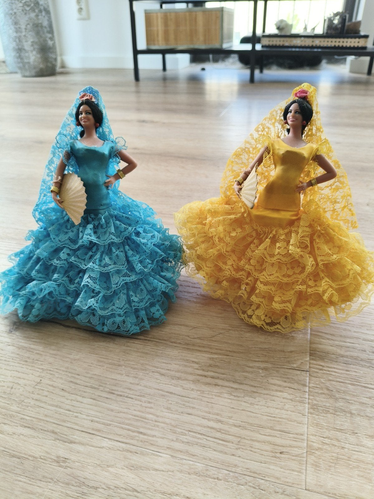 2 Spaanse Flamenco Poppen - Blauw en Geel, Verzamelen, Poppen, Ophalen of Verzenden, Zo goed als nieuw, Pop