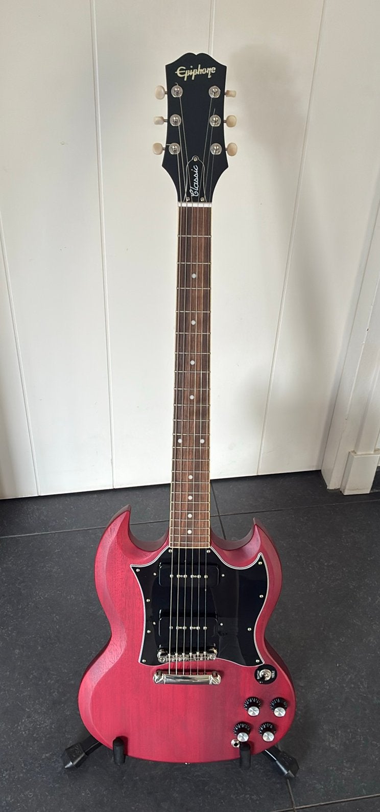 Epiphone SG Classic Worn P-90 Cherry, Muziek en Instrumenten, Ophalen, Zo goed als nieuw