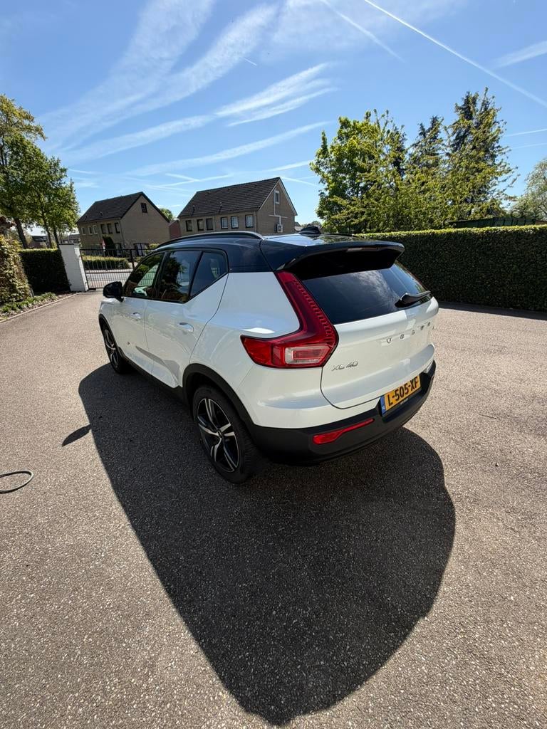 Volvo XC40 B4 197pk AWD Geartronic Mild Hybrid 2020 Wit, Auto's, Automaat, 1611 kg, 4 cilinders, 1969 cc