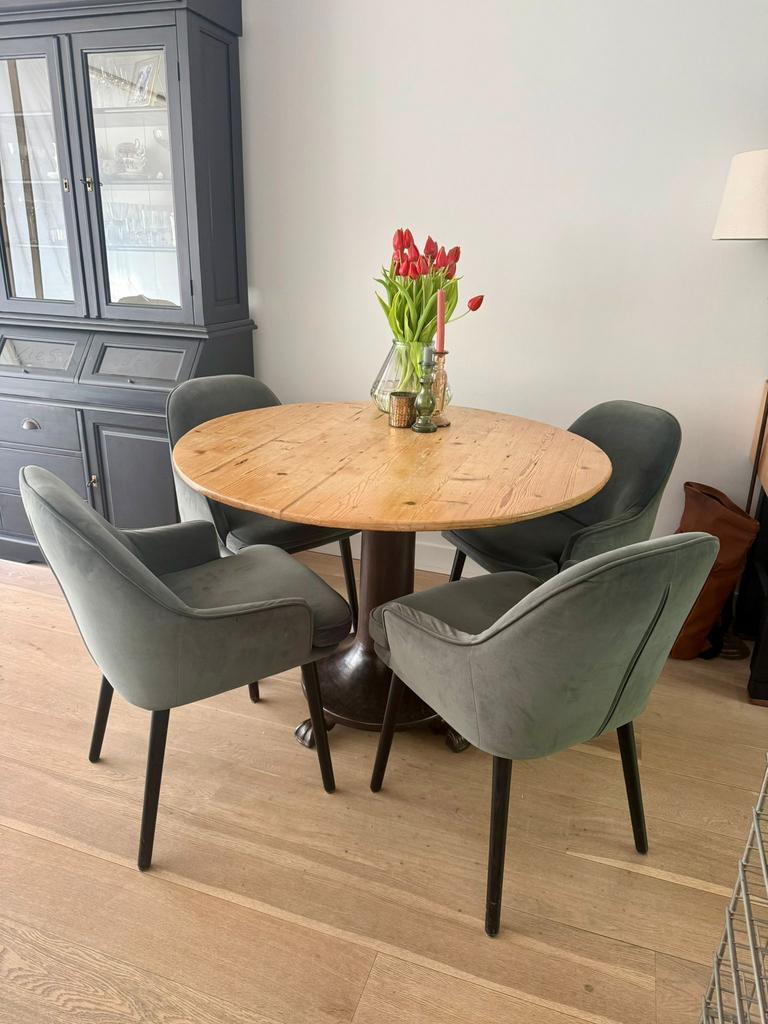 Vintage eettafel met stalen kolom voet incl 4 stoelen., Huis en Inrichting, Tafels | Eettafels, Ophalen, Grenenhout, Gebruikt