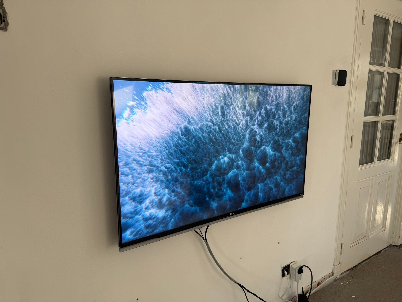 Foto 2 van LG 49 inch Ultra HD (4K) Smart TV (49UF850V)