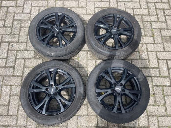 Sportvelgenset + banden van een Volkswagen Polo, Gebruikt, -, Verzenden, -