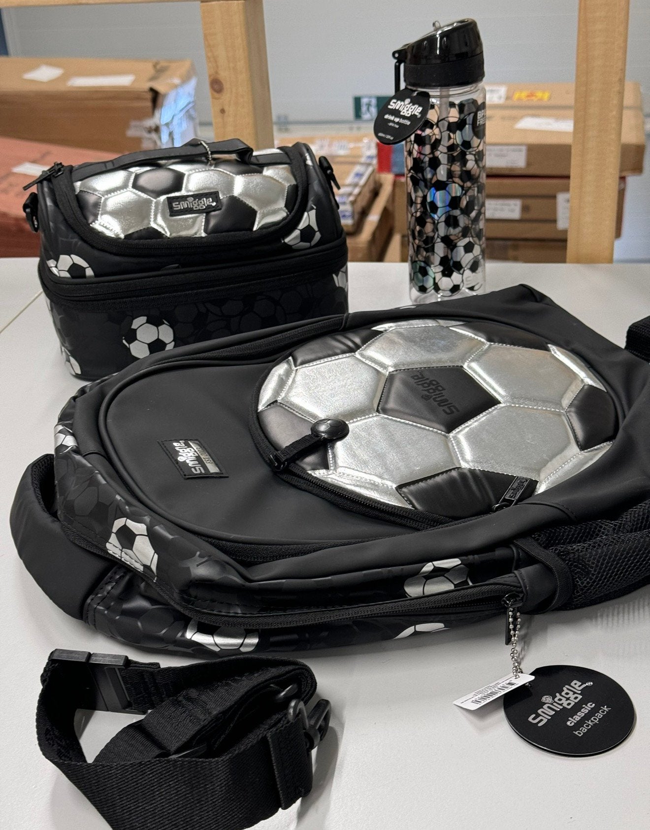 Smiggle Voetbal schooltas etui bidon rugzak rugtas school, Rugtas, Nieuw, Ophalen of Verzenden, H