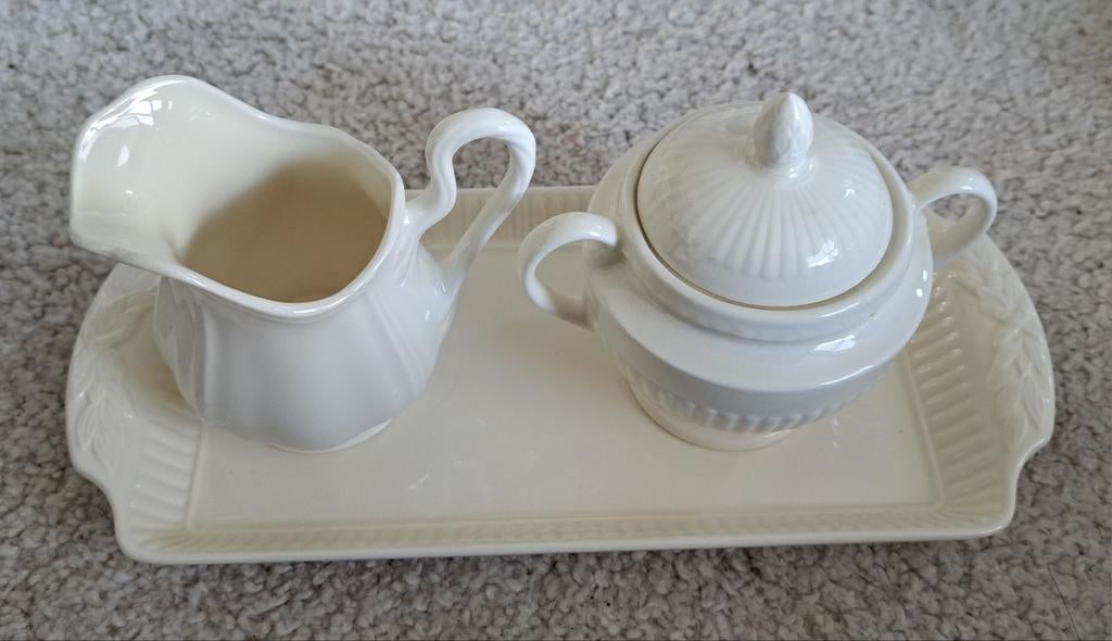 Wedgwood Edme suikerpot, melkkannetje en cakeschotel, Gebruikt, Overige typen, Ophalen of Verzenden, Wedgwood
