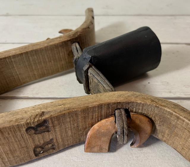 Unieke Franse geitenbel met klepel van been en houten juk, Ophalen of Verzenden, Gebruikt