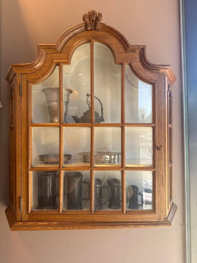 Antieke houten vitrinekast - wandkast, Ophalen