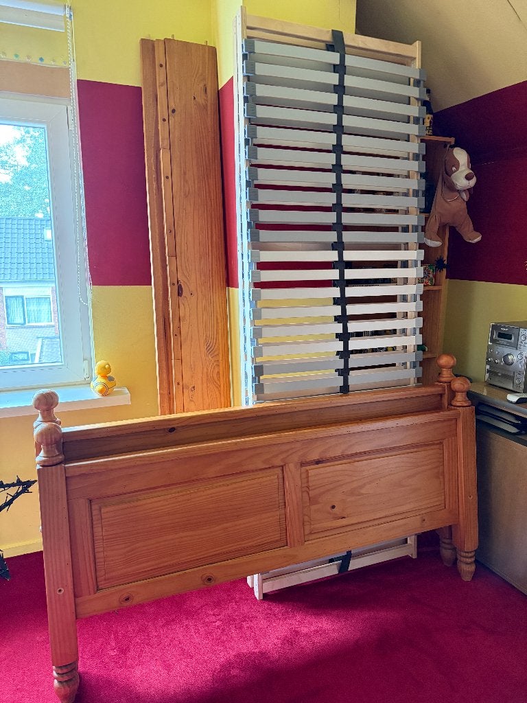 Gratis: massief houten bed (140 x 200 cm), Ophalen, Gebruikt, Tweepersoons, 140 cm