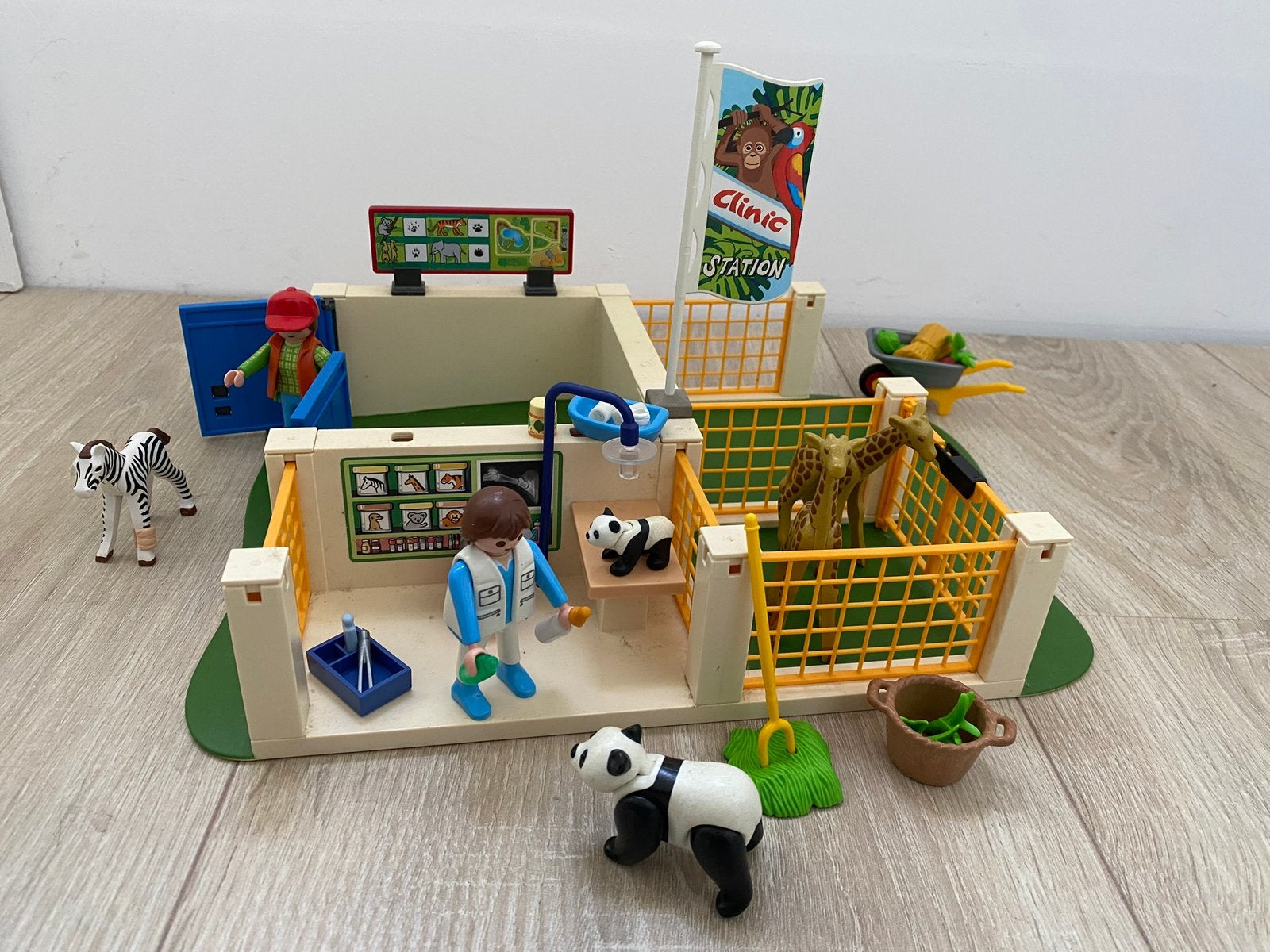 PlayMobil verzorgingsstation - 4009, Kinderen en Baby's, Speelgoed | Playmobil, Ophalen of Verzenden, Zo goed als nieuw, Complete set