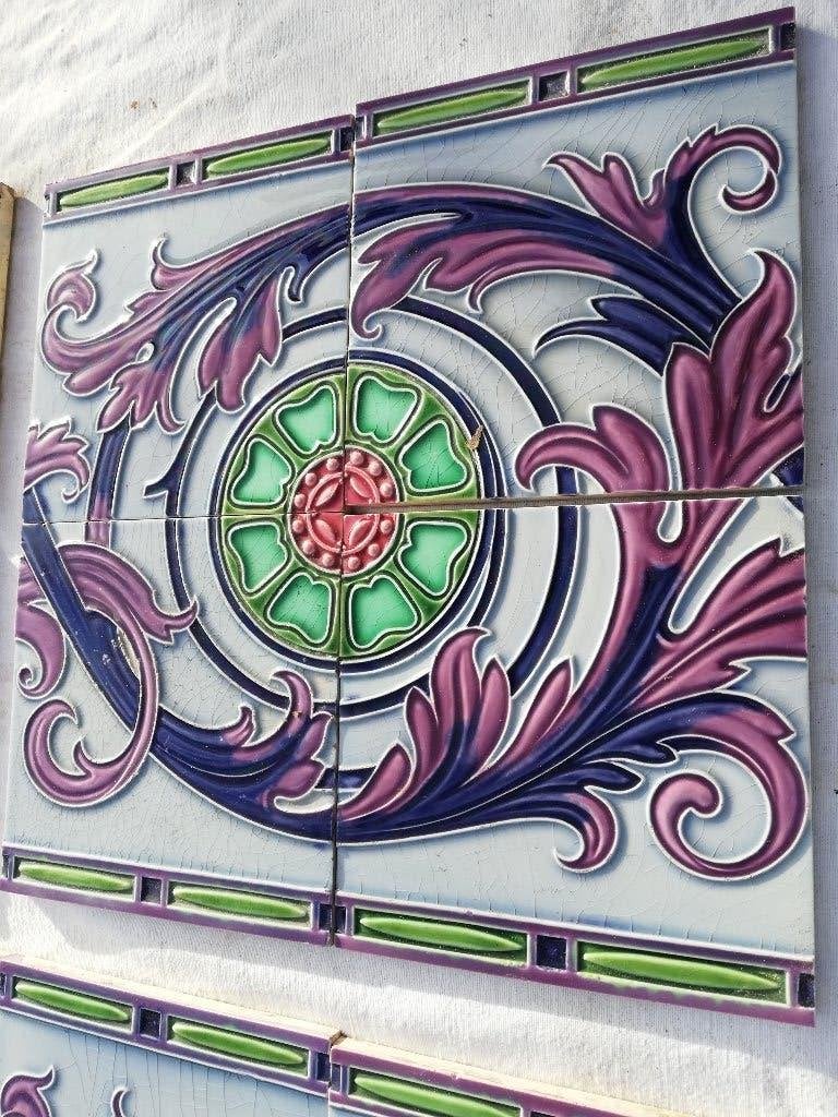 882x127cm Bijzondere lambrisering art nouveau tegels paars