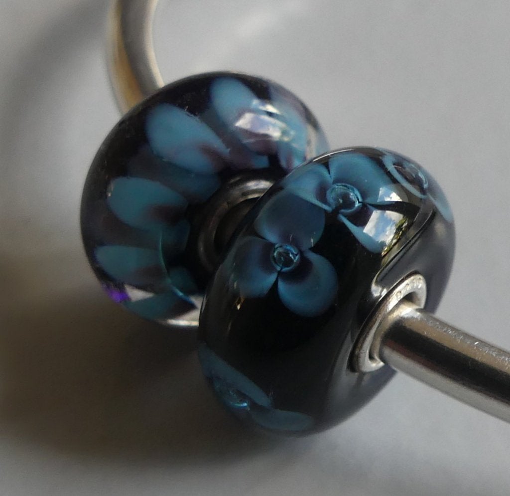 Trollbeads MIDDERNACHTSBLOEM+BLAUW BLOEMBLAADJES, samen €12, Gebruikt, -, Verzenden, -
