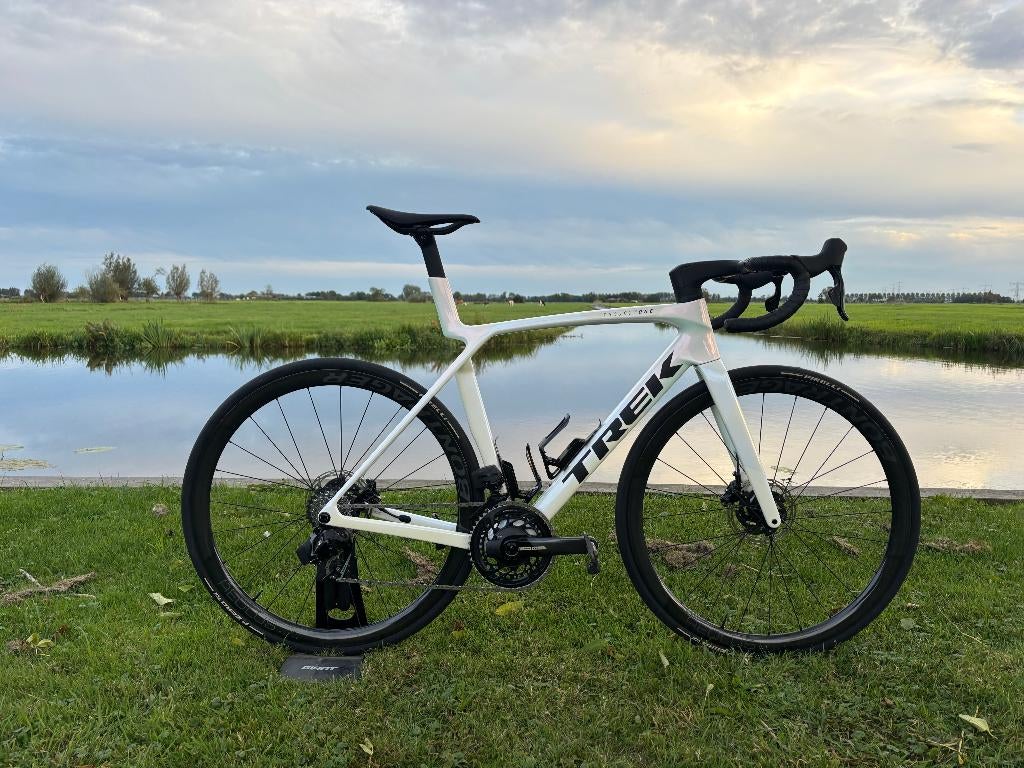 Trek Madone SLR 7 AXS Gen 8 Project One (met UPGRADES), 28 inch, Carbon, Heren, Zo goed als nieuw