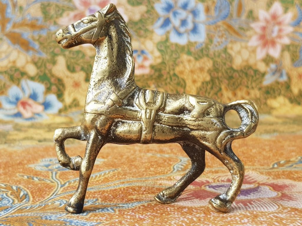 Mooi antiek brons beeldje uit Engeland van een paard 9 cm.