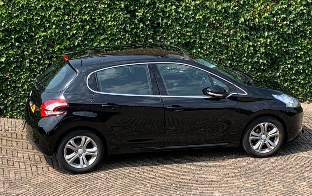 Peugeot 208 1.2 VTI 60KW/82PK 5-D 2013 Zwart - 80.499 km !!, Voorwielaandrijving, Stof, 31 €/maand, 1199 cc