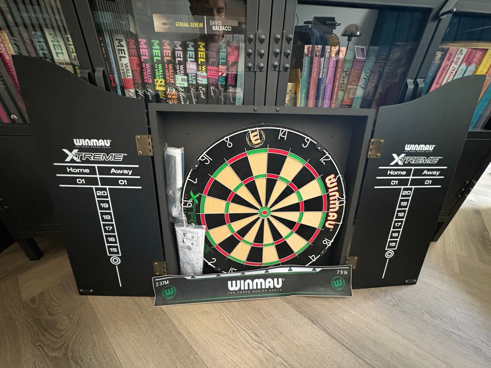 Nieuw Winmau Xtreme dartbord met kast, Sport en Fitness, Ophalen, Nieuw, Dartbord