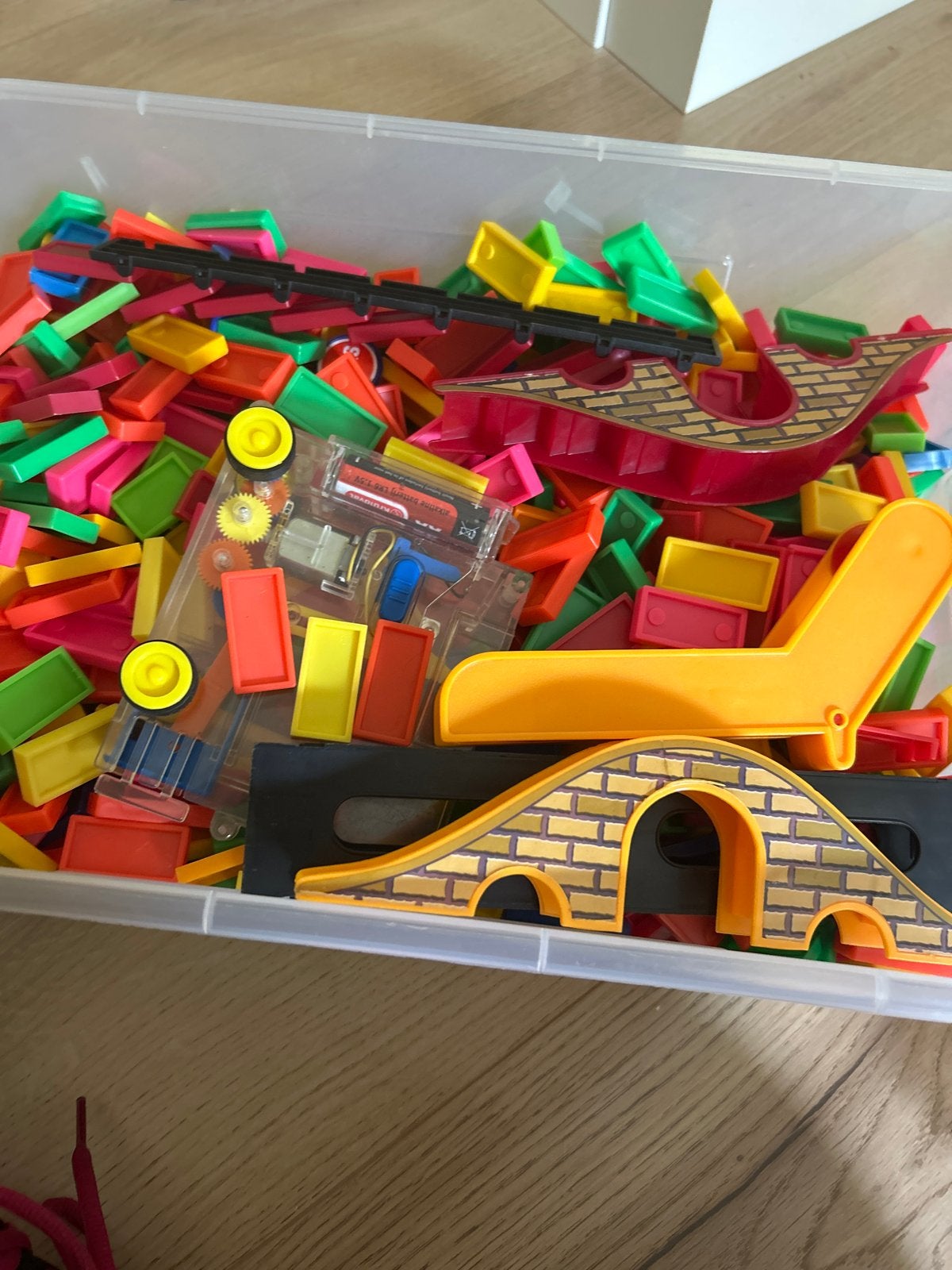 Grote set domino met extra's en automatische legger, Ophalen of Verzenden, Gebruikt, Bouwen, Met licht