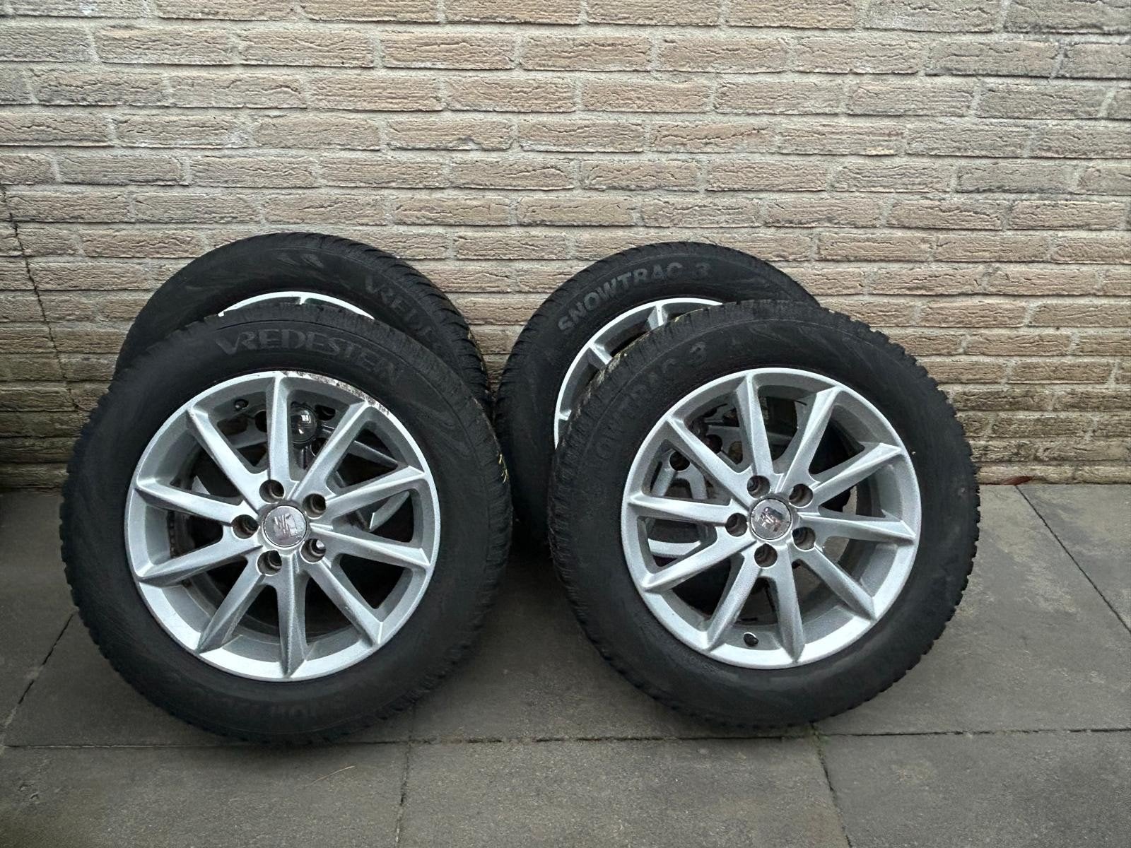 Set van 4 winterbanden op velgen, Vredestein Snowtrac 3, Ophalen, Gebruikt, 15 inch, Banden en Velgen