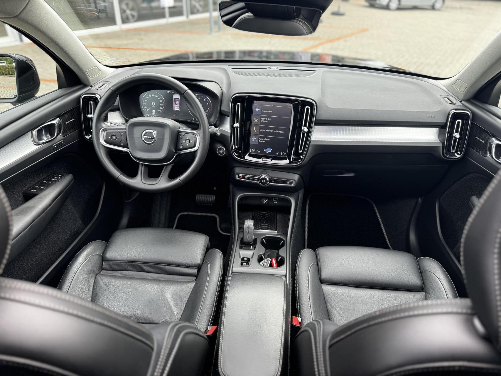 Volvo XC40 2.0 T5 AWD Momentum|247PK|H&K|360CAM|Pano|ACC|, Auto's, Volvo, Automaat, 4 cilinders, 1969 cc, Zwart