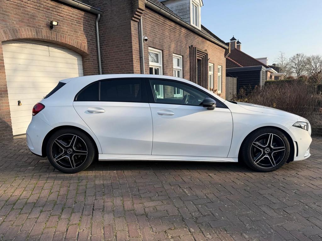Mercedes-Benz A-Klasse A 200  163 PK 2020 Wit, Auto's, Zwart, 4 cilinders, Particulier, 1600 kg