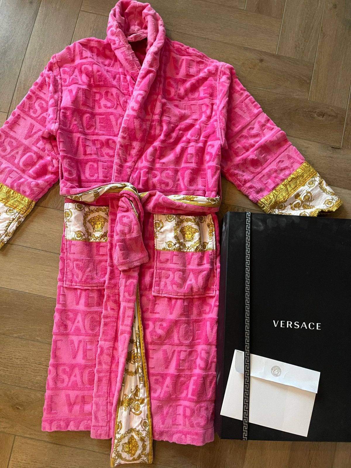 Versace Badjas Roze Maat M, Kleding | Dames, Overige Dameskleding, Ophalen of Verzenden, Zo goed als nieuw