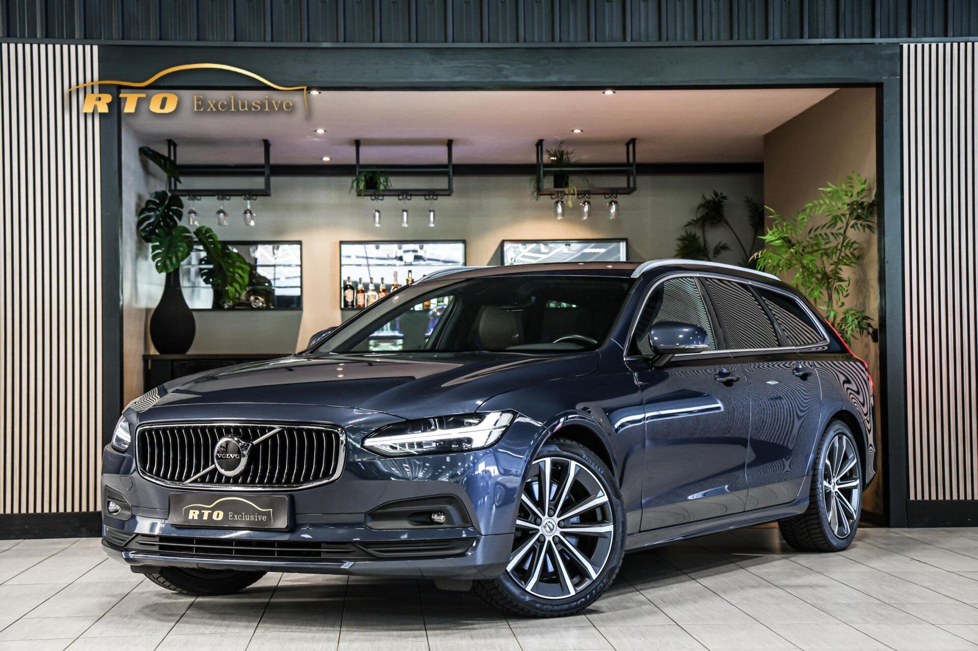 Volvo V90 2.0 B4 Business Pro LEER TREKHAAK CAMERA CARPLAY N