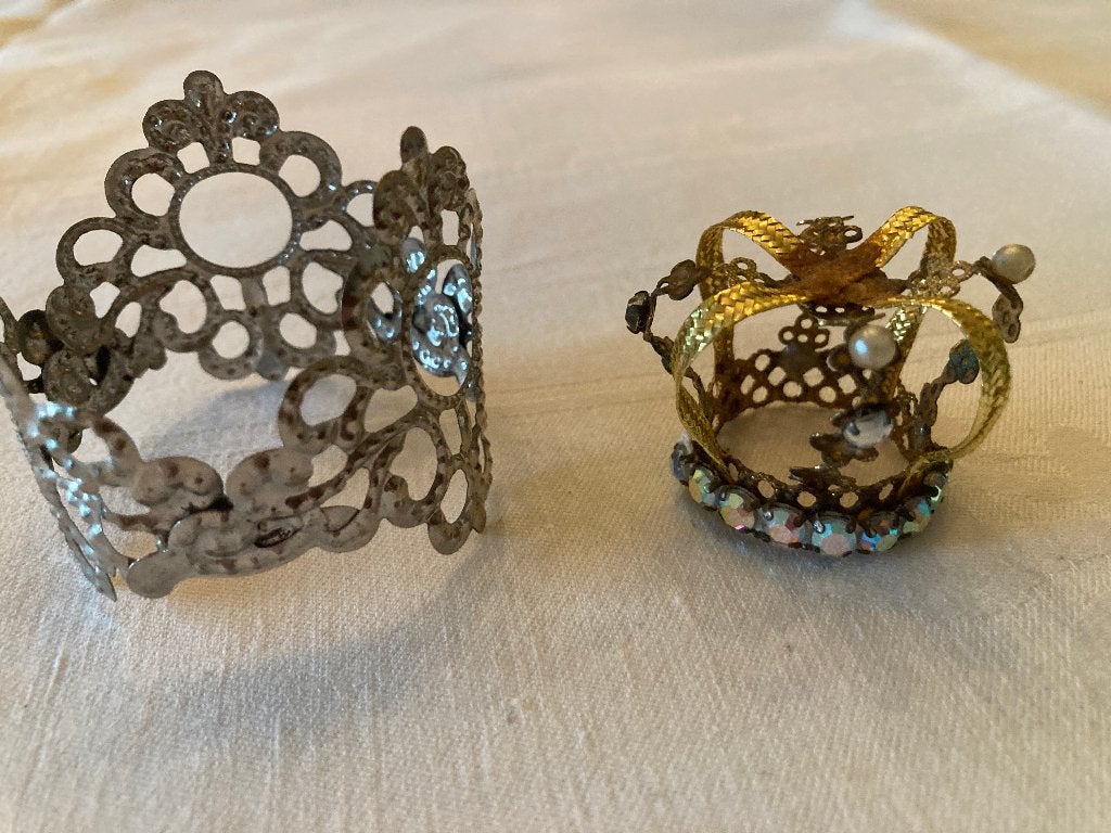Twee mini kroontjes. (Kroontje)., Ophalen of Verzenden