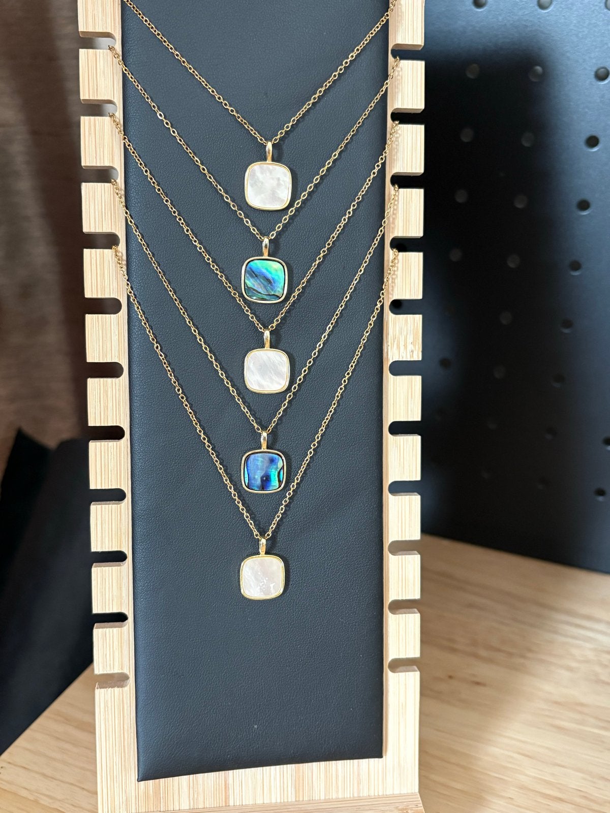 Prachtige Abalone & Parelmoer Kettingen - Goudkleurig, Nieuw, Cariadgems@hotmail.com, Ophalen of Verzenden, Cariad Gems