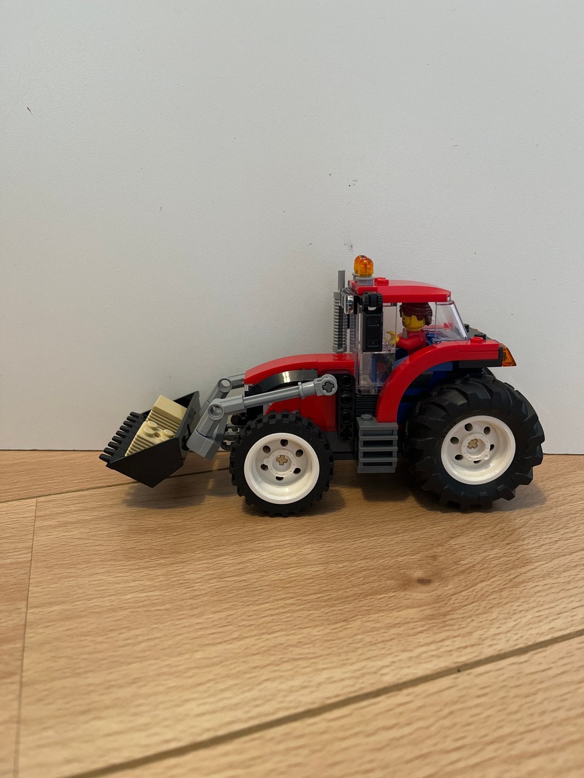 LEGO City Tractor (60287) met minifiguur en accessoires, City, Lego, Ophalen of Verzenden, Zo goed als nieuw