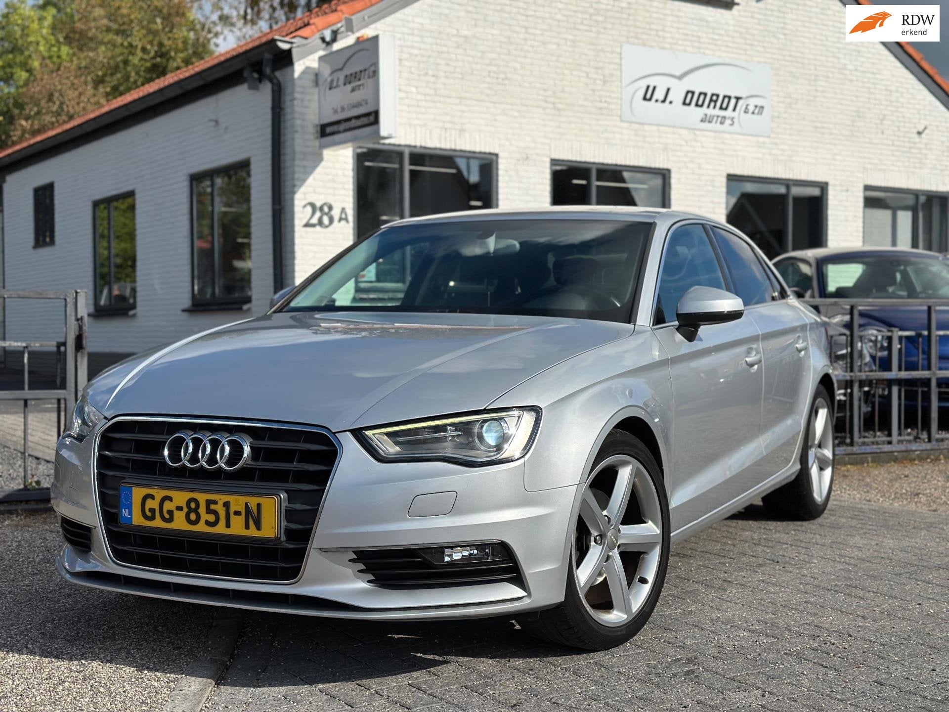 Audi A3 Limousine 1.4 TFSI CoD Ambition Pro Line S automaat, Stof, Gebruikt, 4 cilinders, Automatische klimaatregeling