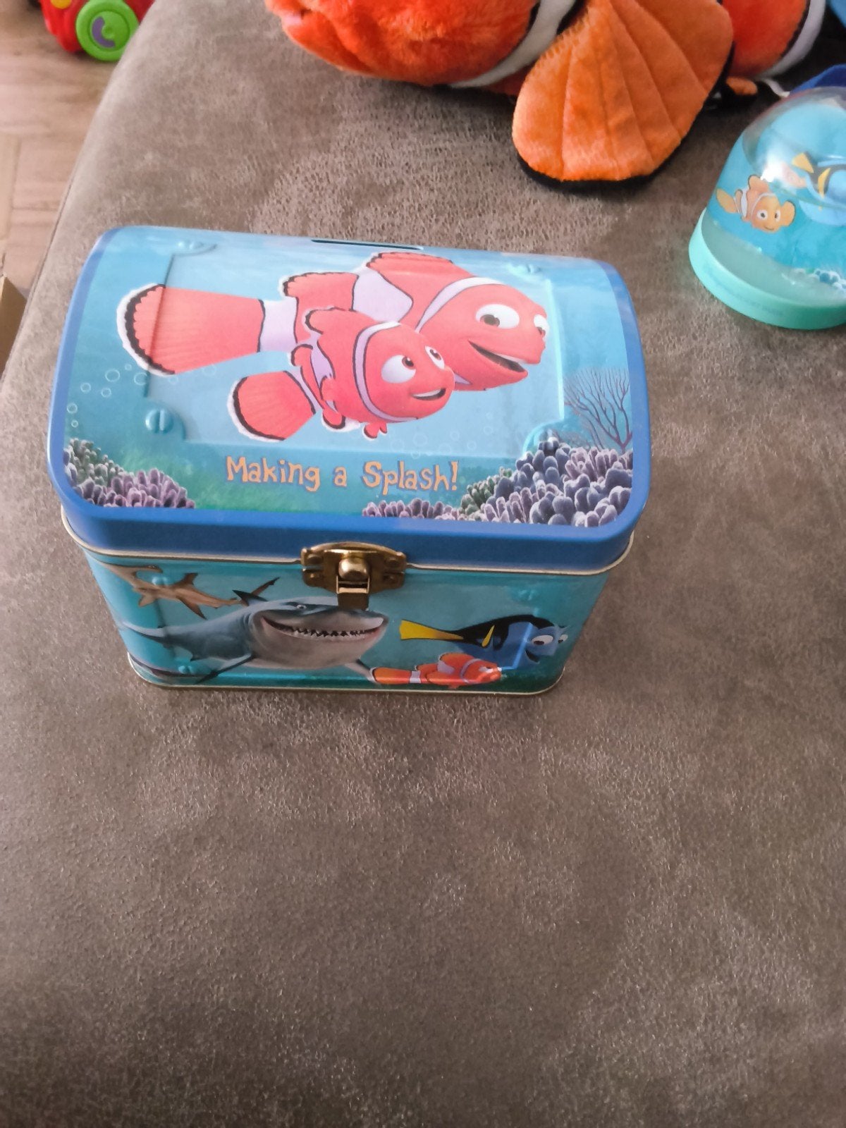 Blik spaarpot Finding Nemo schatkist, Ophalen of Verzenden, Gebruikt, Metaal of Blik, Overige thema's
