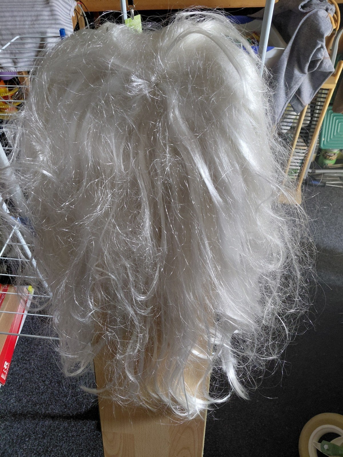 Witte pruik, voor carnaval of themafeest, Ophalen of Verzenden, Gebruikt, Toneelattributen of Onderdelen
