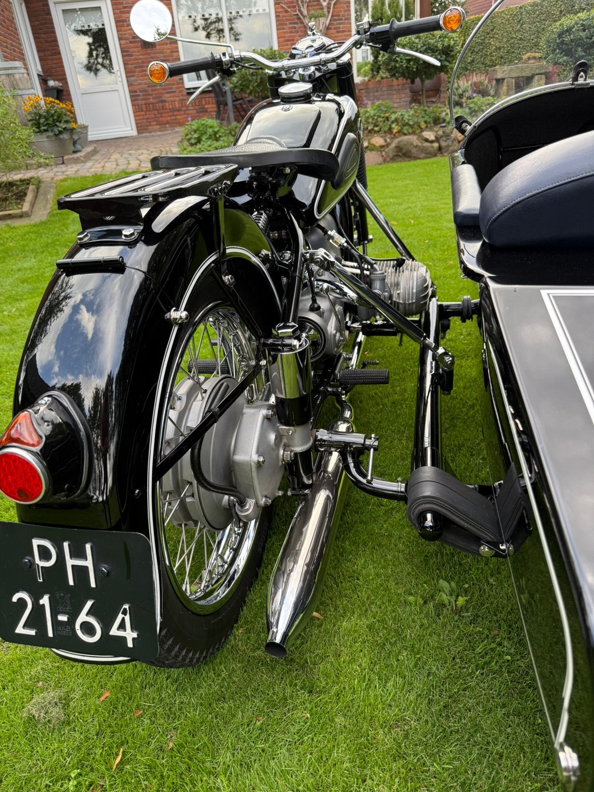 Foto 4 van BMW R67/2 zijspan – concoursstaat - ex Politie Zutphen