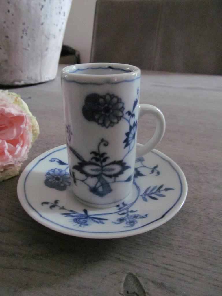 Blue Danube Espresso Kop en Schotel, Huis en Inrichting, Ophalen of Verzenden, Zo goed als nieuw, Overige stijlen, Kop(pen) en/of Schotel(s)