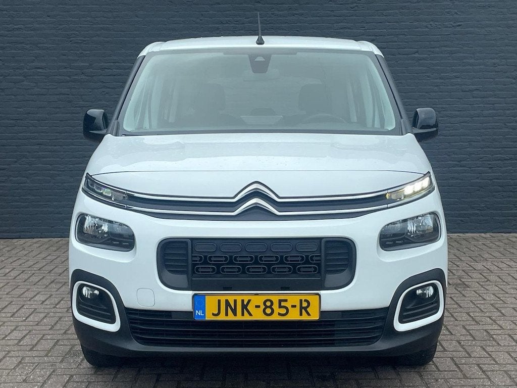 Citroën Berlingo 1.2 PureTech 130pk AUTOMAAT Feel uitvoerin, Auto's, Citroën, Gebruikt, 1199 cc, Parkeersensor, Wit